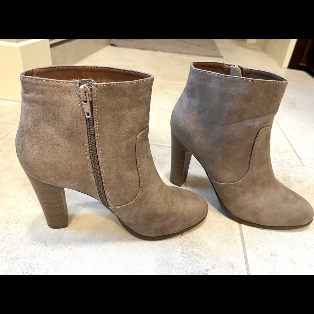 Light gray brown heeled booties